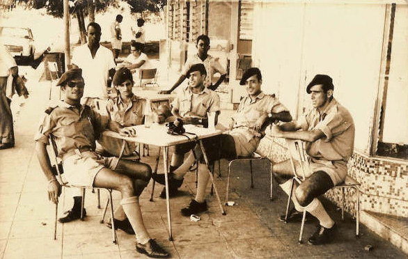 Camaradas da Companhia de Comando e Servi�os do Batalh�o de Ca�adores 729